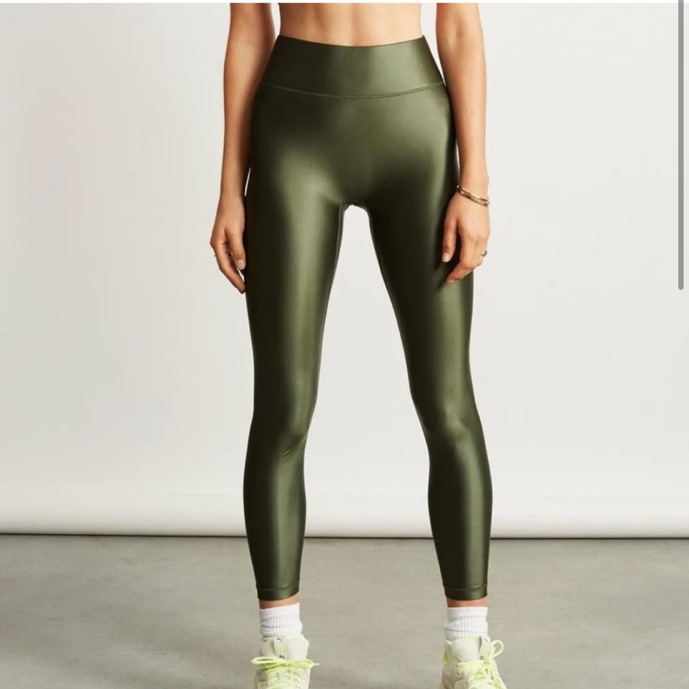 Bandier x All Access Center Stage Leggings in Olive Shine